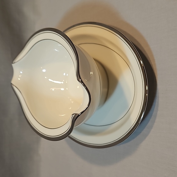 Noritake Champlain 7553 Gravy Boat w/Attached Underplate Ivory China new - Picture 8 of 9